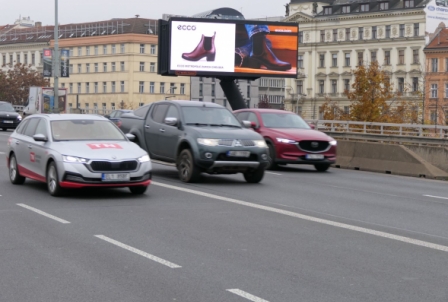 Ecco obuv se ukázala na většině LED ploch v Praze