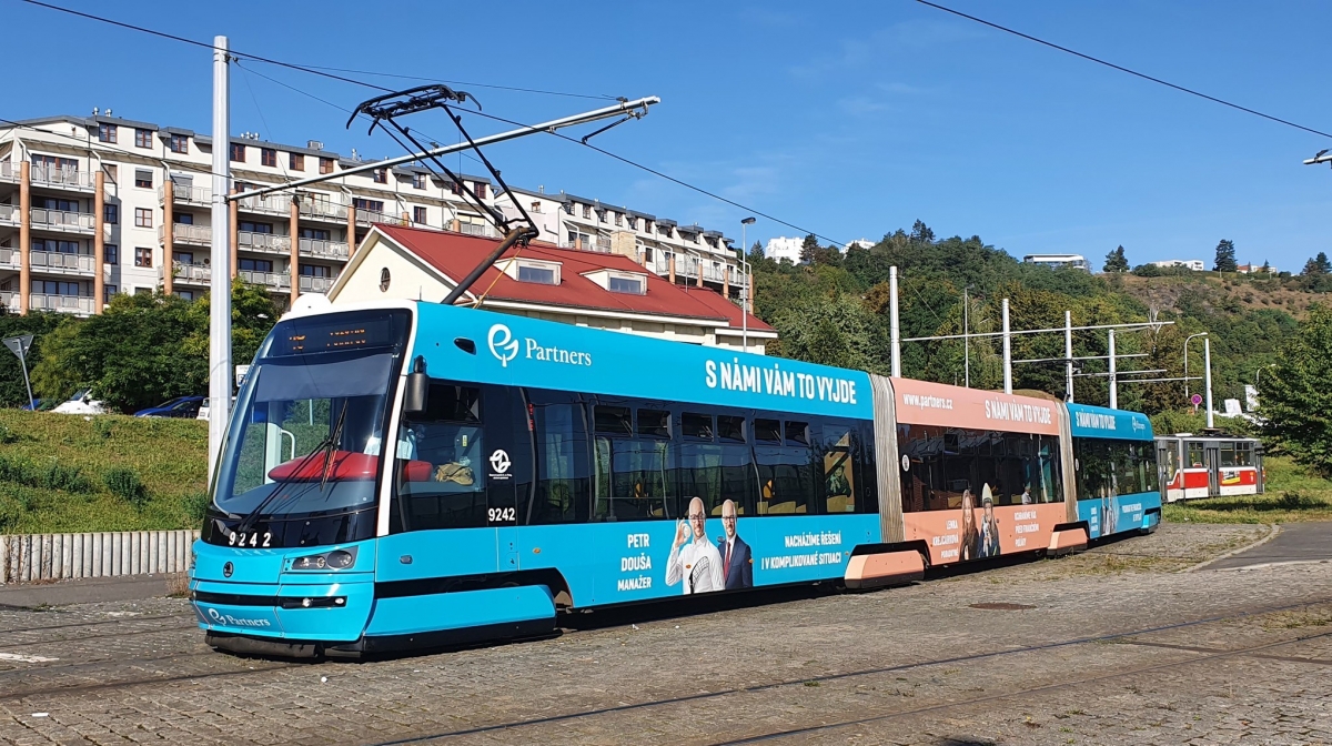 Celopolep tramvaje pro společnost Partners