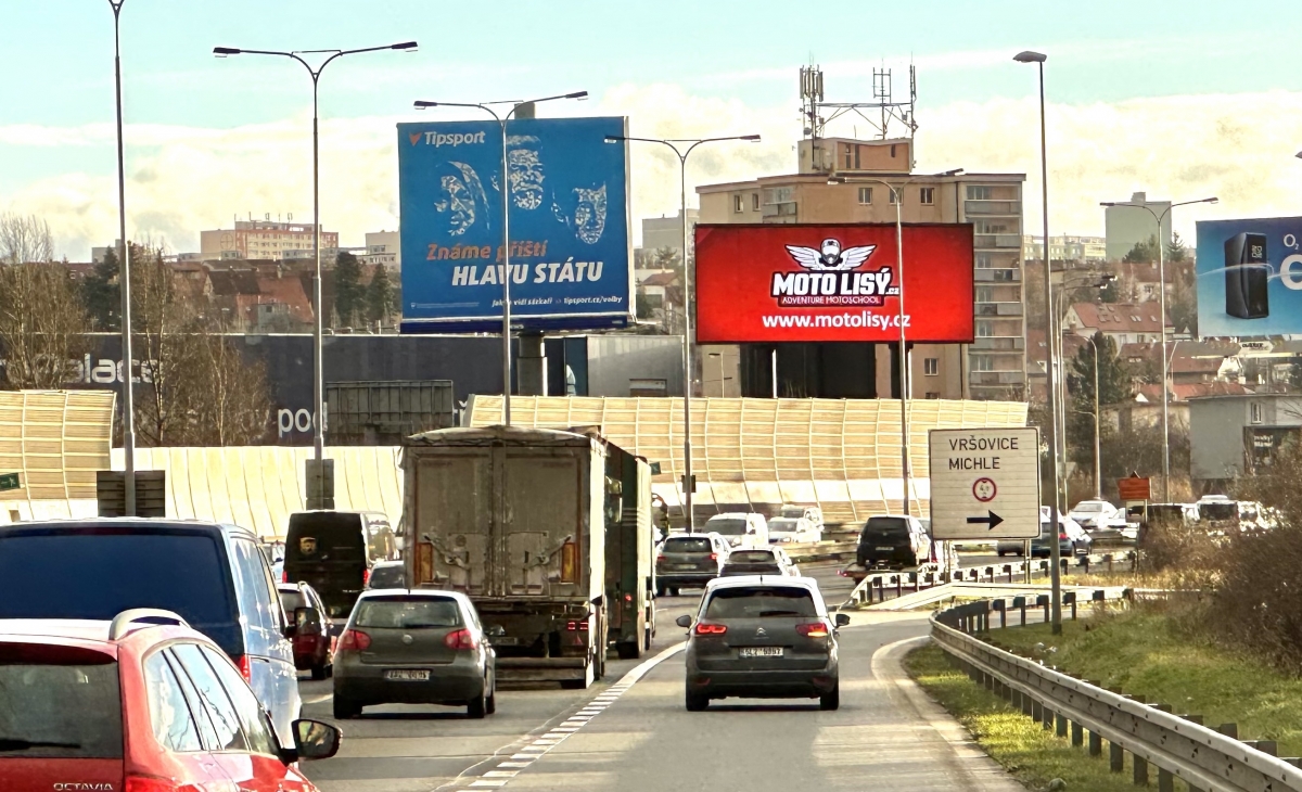 Reklamní kampaň pro Moto Lisý na LED plochách