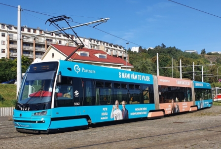 Celopolep tramvaje pro společnost Partners